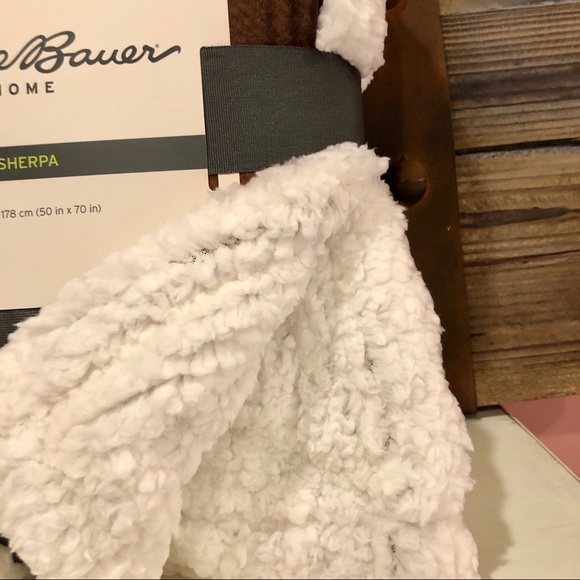 🎁 NWT Eddie Bauer Sherpa Reversible Throw Plaid - Picture 4 of 6
